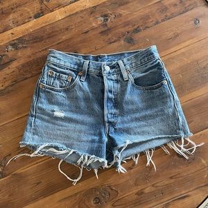 Levi Cutoff Jean Shorts